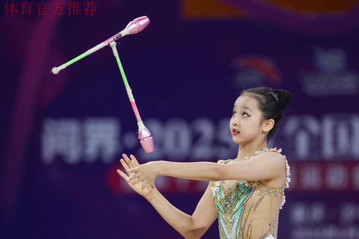 艺术体操冠军校园“炫技” 青春在中华体育精神中绽放 艺术体操冠军校园“炫技” 青春在中华体育精神中绽放